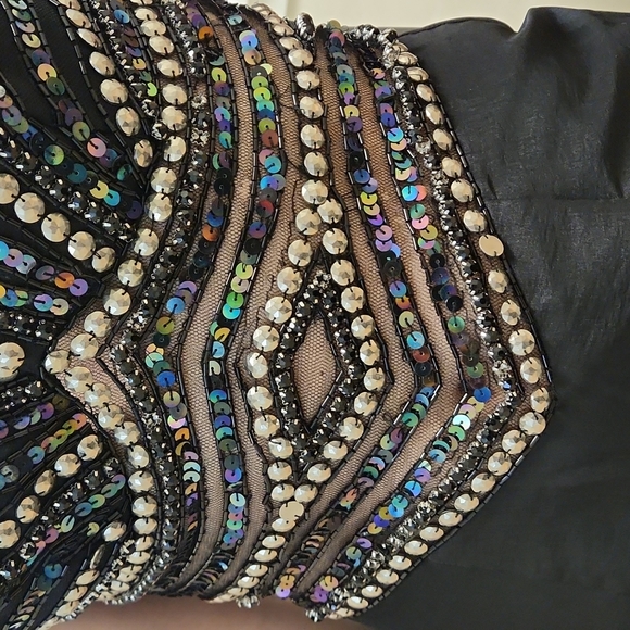 NWT Size 6 Black Mac Duggal Gown - Picture 5 of 13